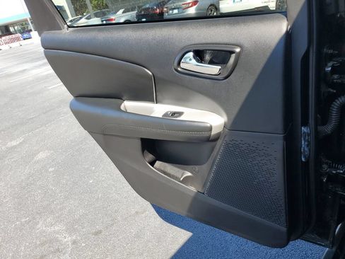 Used 2019 Dodge Journey SE w/ Connectivity Group FWD image 15