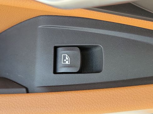 Used 2026 BMW 330i Sedan w/ Convenience Package RWD image 16