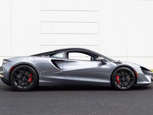 Used 2023 McLaren Artura RWD image 14