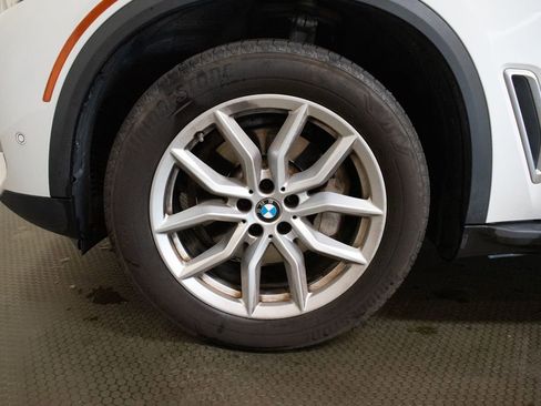Certified 2022 BMW X5 xDrive40i w/ Premium Package AWD/4WD image 9