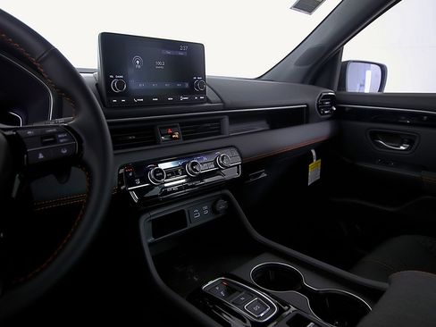 Certified 2025 Honda Pilot Sport image 27