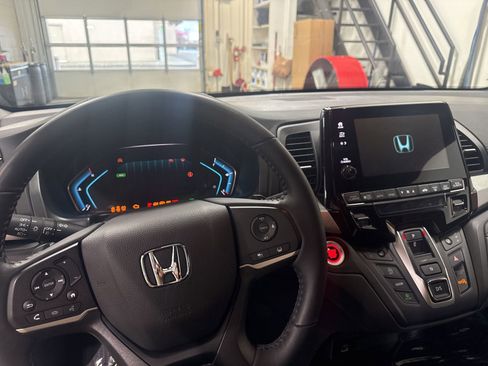 Used 2024 Honda Odyssey EX-L image 15