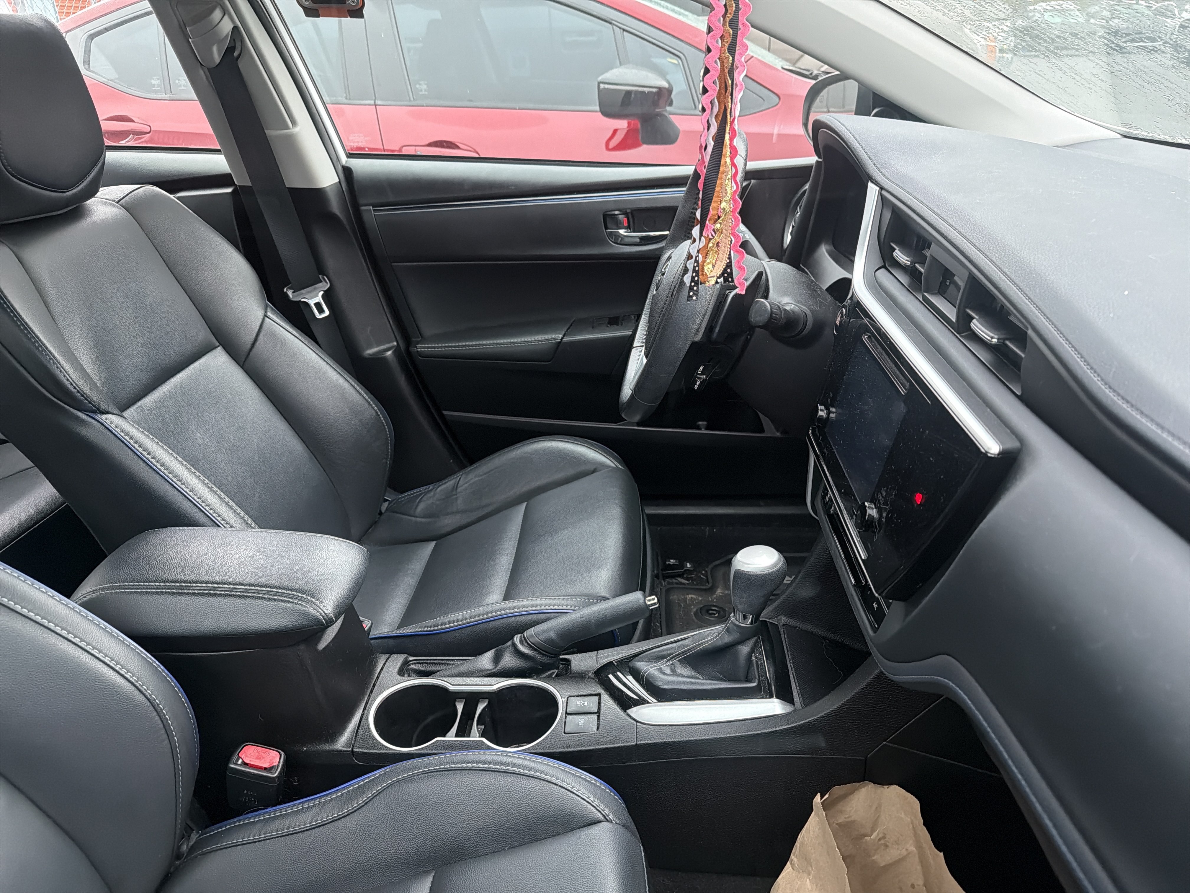 Used 2018 Toyota Corolla XSE FWD image 9
