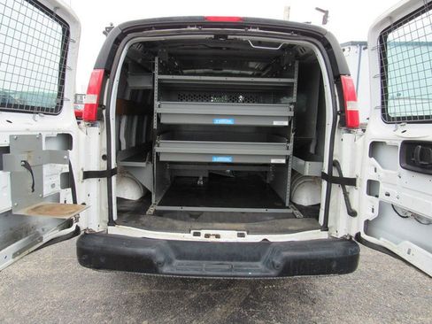 Used 2017 Chevrolet Express 2500 RWD image 21