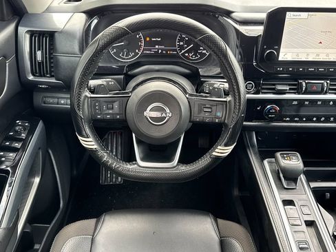 Used 2024 Nissan Pathfinder SL image 13