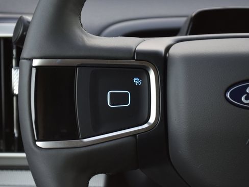 New 2025 Ford Expedition Active image 9