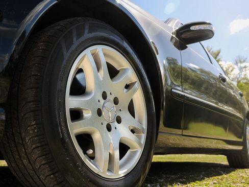 Used 2006 Mercedes-Benz E 350 4MATIC Sedan image 36