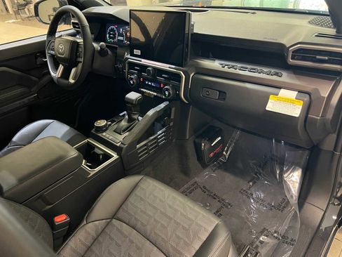 New 2025 Toyota Tacoma TRD Off-Road image 15