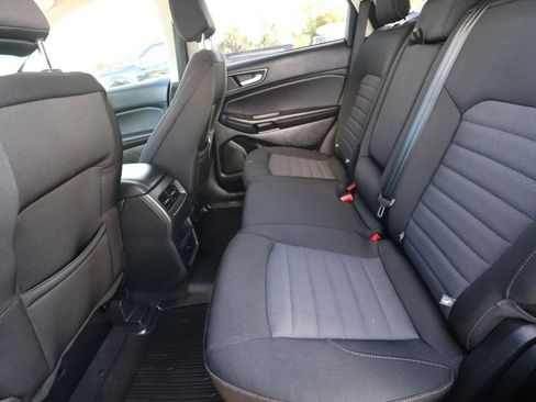 Used 2024 Ford Edge SE w/ Black Appearance Package image 9