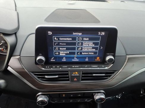 Used 2024 Nissan Altima 2.5 SV image 21