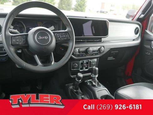 Used 2024 Jeep Wrangler Unlimited AWD/4WD image 39