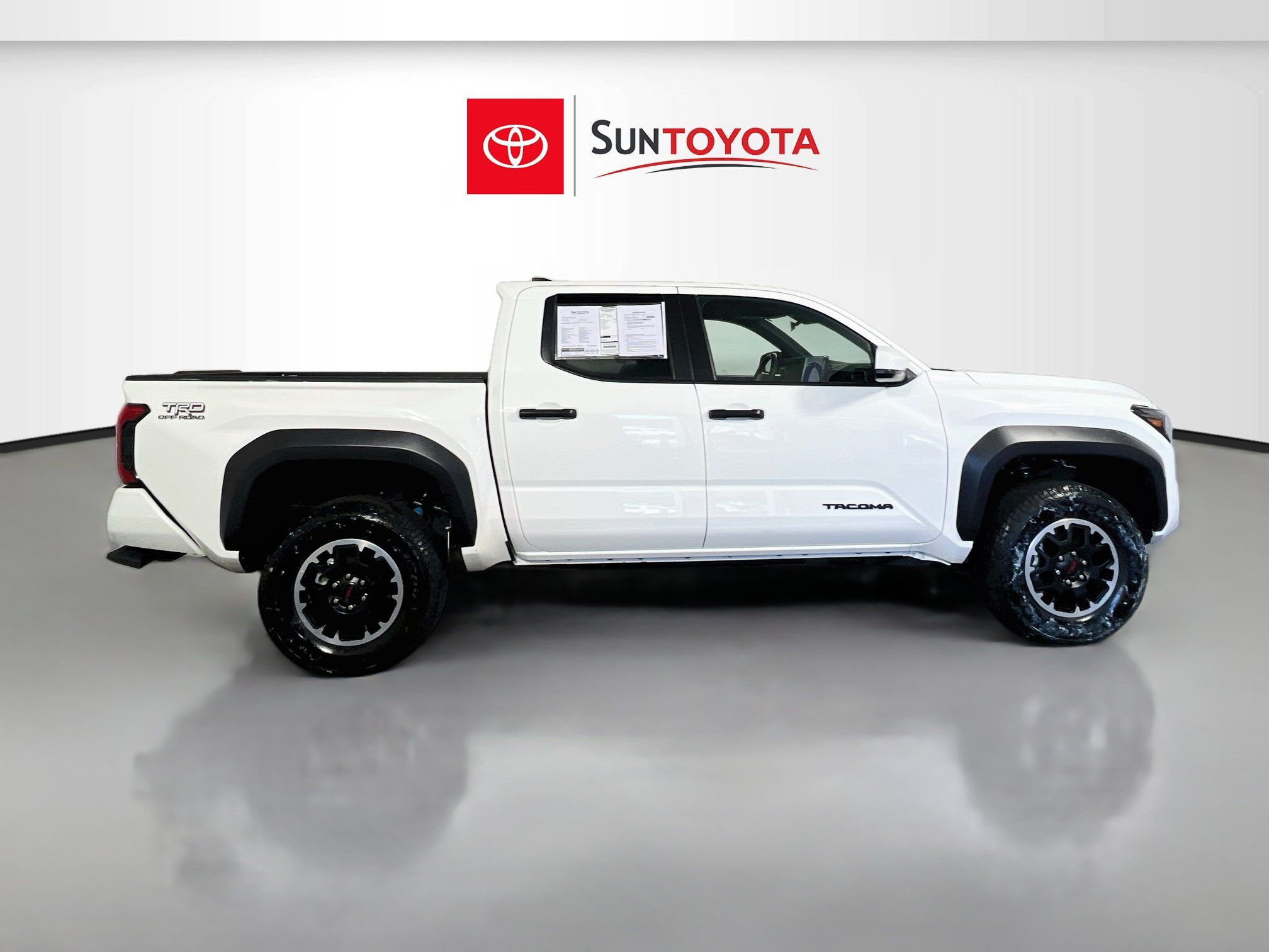 Used 2025 Toyota Tacoma TRD Off-Road AWD/4WD image 2