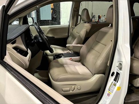 Used 2019 Toyota Sienna XLE Premium image 21