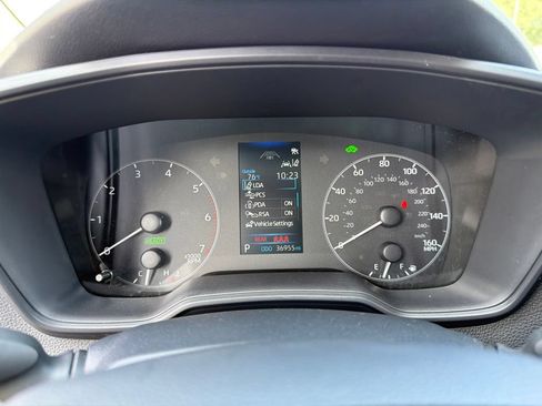 Used 2025 Toyota Corolla LE FWD image 9
