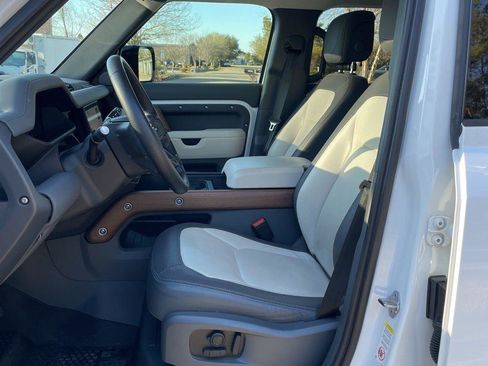 Used 2024 Land Rover Defender 110 X-Dynamic SE image 5