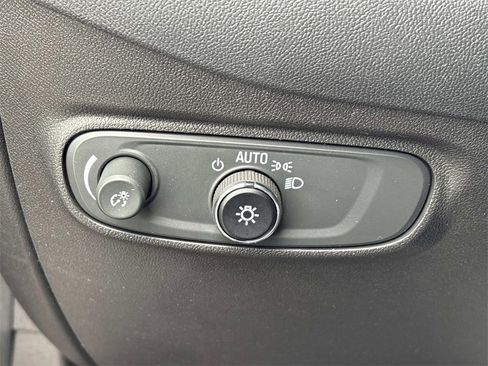 Used 2023 Chevrolet Equinox LT image 27