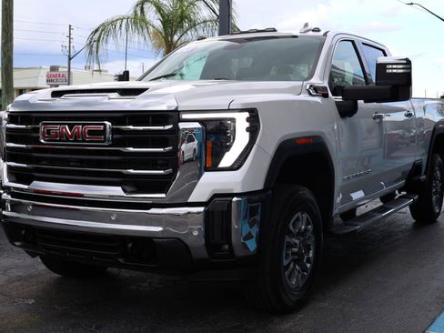 Used 2024 GMC Sierra 2500 SLT w/ SLT Premium Package AWD/4WD image 2