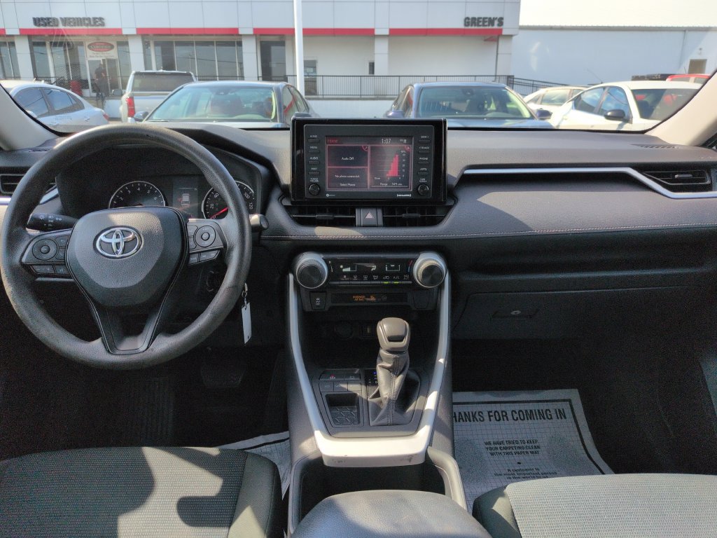 Used 2022 Toyota RAV4 LE FWD image 12