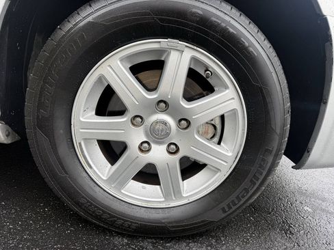 Used 2010 Chrysler Town & Country Touring FWD image 31