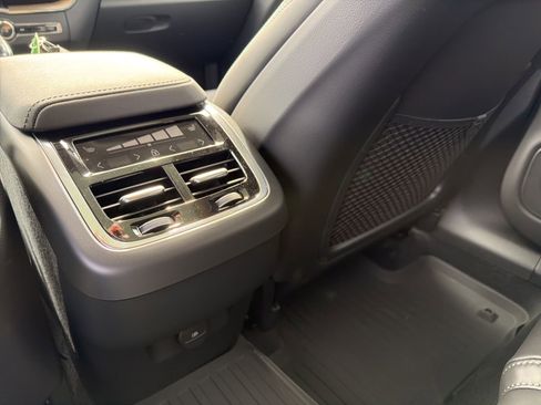 New 2026 Volvo XC60 B5 Ultra w/ Protection Package Premier image 29