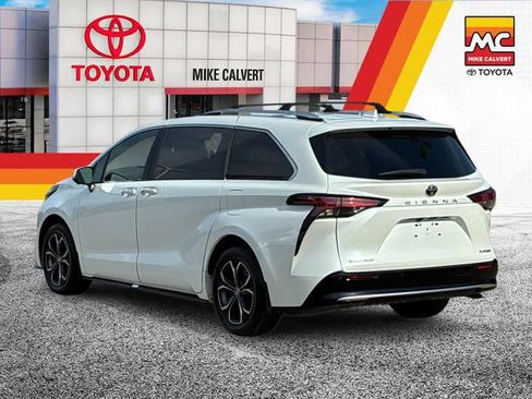 Used 2026 Toyota Sienna Platinum AWD/4WD image 3