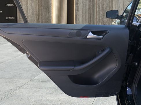 Used 2014 Volkswagen Jetta S image 28