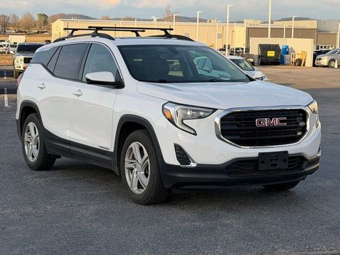 Used 2018 GMC Terrain SLE w/ Driver Convenience Package image 2
