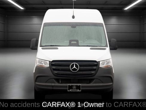 Used 2025 Mercedes-Benz Sprinter 2500 image 2