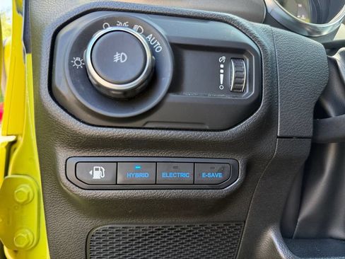 Used 2023 Jeep Wrangler Unlimited AWD/4WD image 25