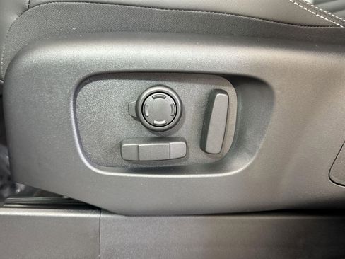 Certified 2025 Land Rover Discovery Metropolitan Edition image 26