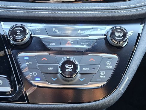 New 2026 Chrysler Pacifica Select image 13