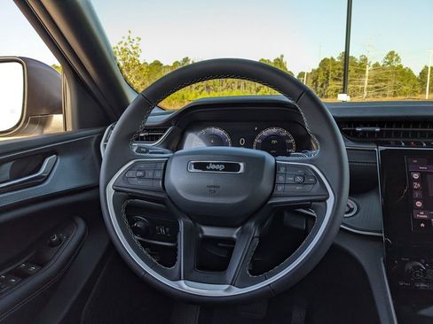 New 2025 Jeep Grand Cherokee Laredo image 22