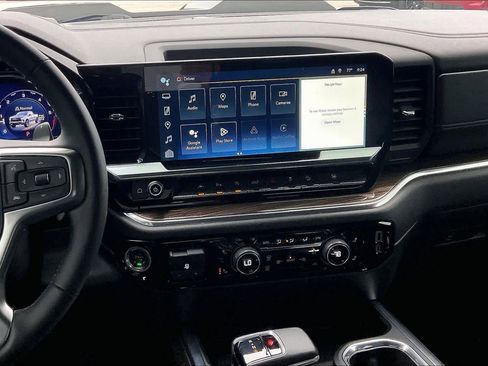 Used 2024 Chevrolet Silverado 1500 LT Trail Boss w/ Convenience Package II AWD/4WD image 7