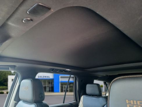 Used 2021 Chevrolet Tahoe High Country w/ Premium Package 2 AWD/4WD image 16