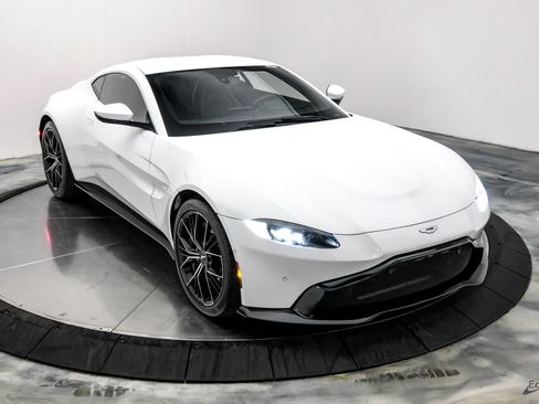 Used 2022 Aston Martin V8 Vantage Coupe RWD image 29