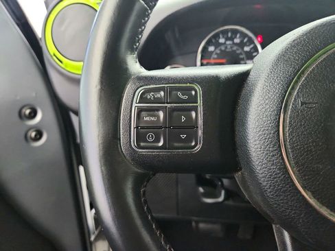 Used 2017 Jeep Wrangler Unlimited Sahara w/ Connectivity Group AWD/4WD image 16