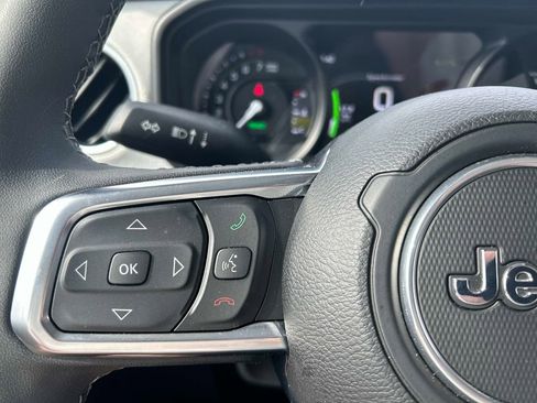 Used 2025 Jeep Wrangler Unlimited Sahara image 23