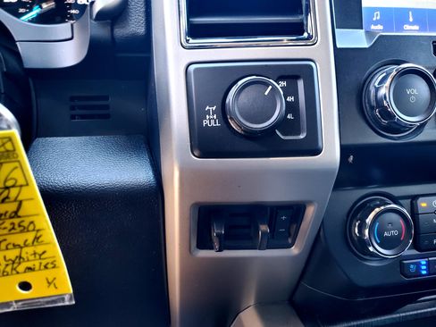 Used 2021 Ford F250 Lariat w/ Lariat Value Package image 27