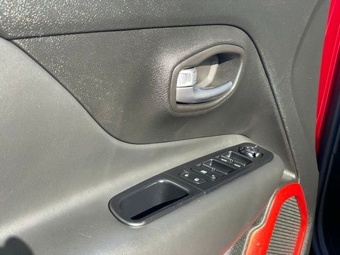 Used 2019 Jeep Renegade Trailhawk w/ Cold Weather Group II AWD/4WD image 15
