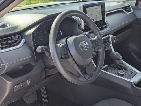 Used 2025 Toyota RAV4 XLE AWD/4WD image 9