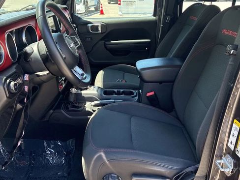 Used 2019 Jeep Wrangler Unlimited Rubicon w/ LED Lighting Group AWD/4WD image 2