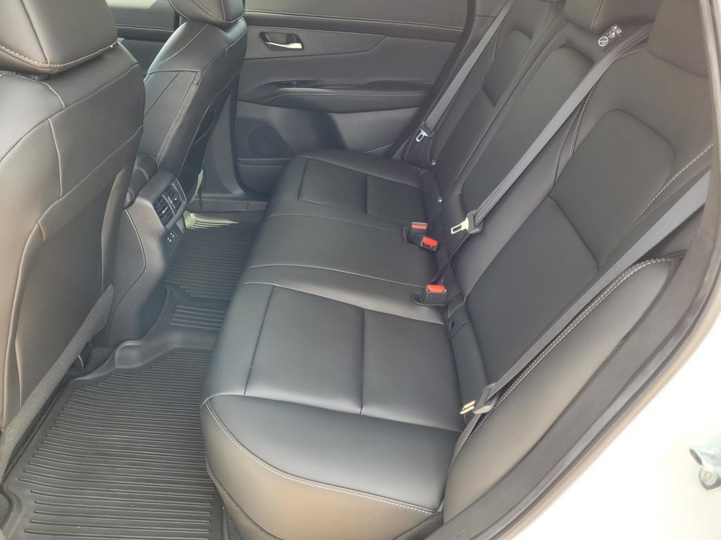 Used 2025 Nissan Murano SL AWD/4WD image 16