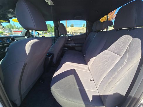 Used 2018 Toyota Tacoma TRD Sport RWD image 16
