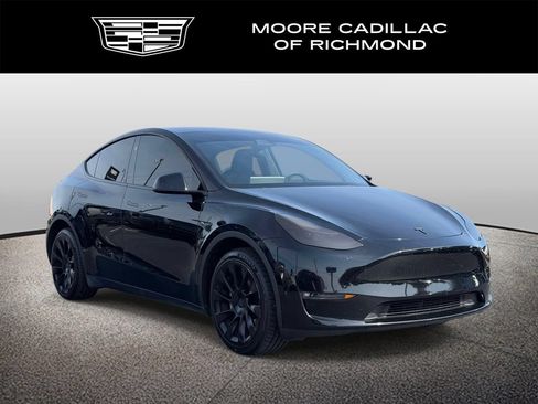 Used 2024 Tesla Model Y Long Range AWD/4WD image 1