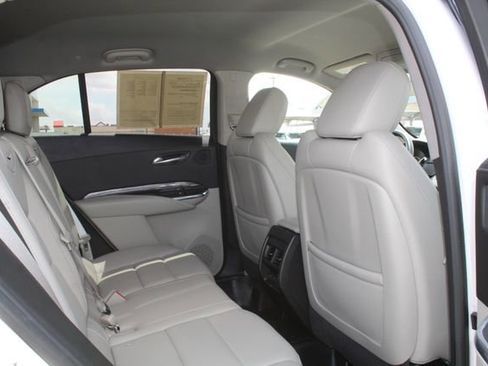 Used 2021 Cadillac XT4 Luxury w/ Cold Weather Package FWD image 15