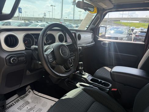 Used 2021 Jeep Wrangler Unlimited Sport AWD/4WD image 31