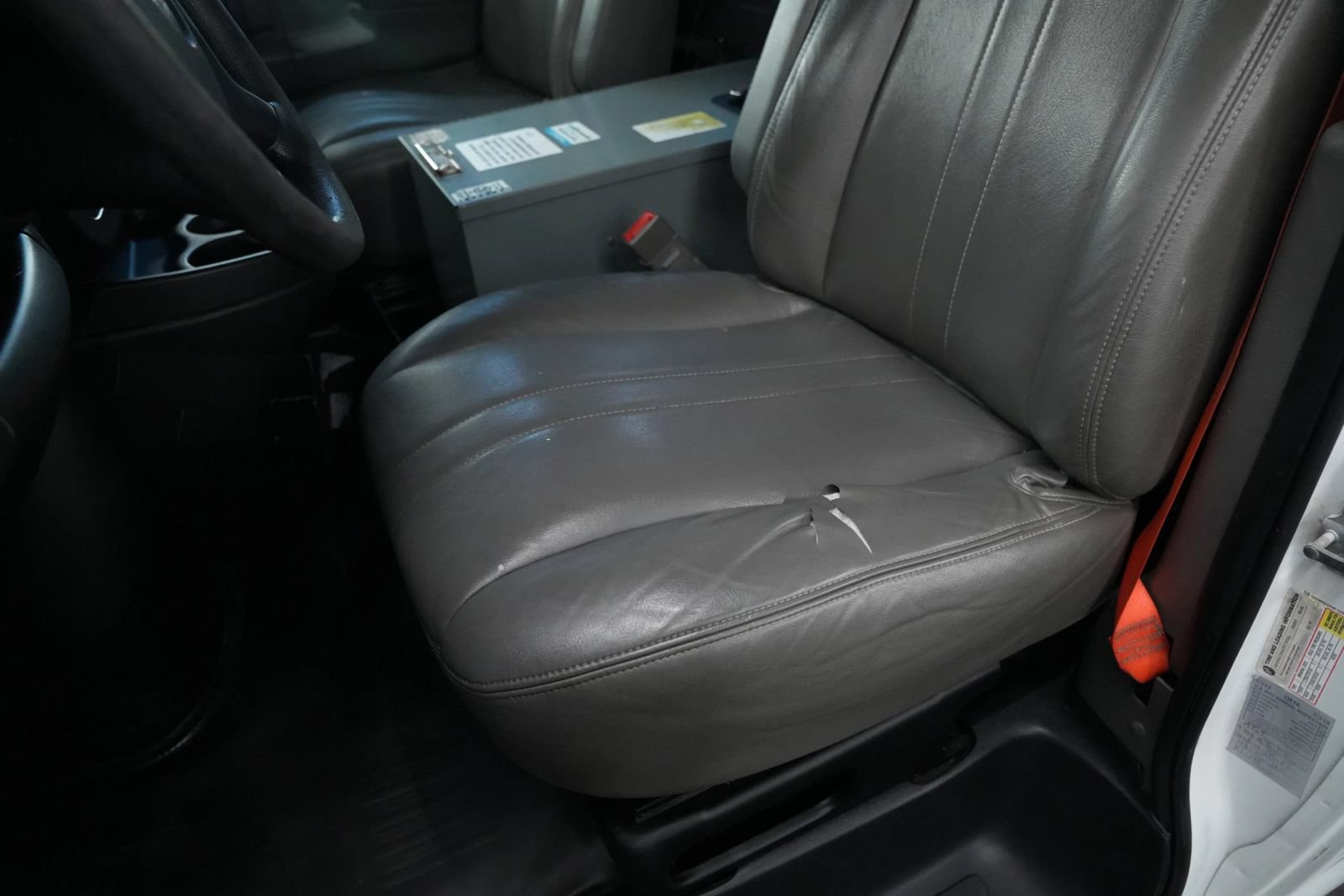 Used 2015 Chevrolet Express 2500 RWD image 13