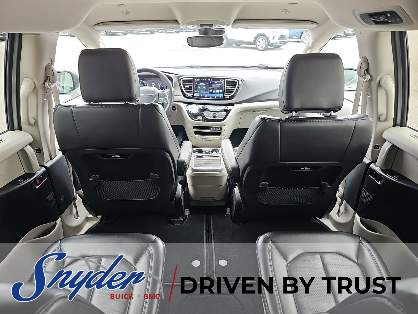 Used 2023 Chrysler Pacifica Touring-L FWD image 24