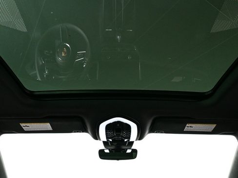 Certified 2025 Porsche Macan image 20