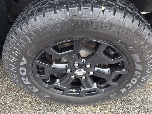 Used 2018 Nissan Titan SV w/ SV Convenience Package image 12